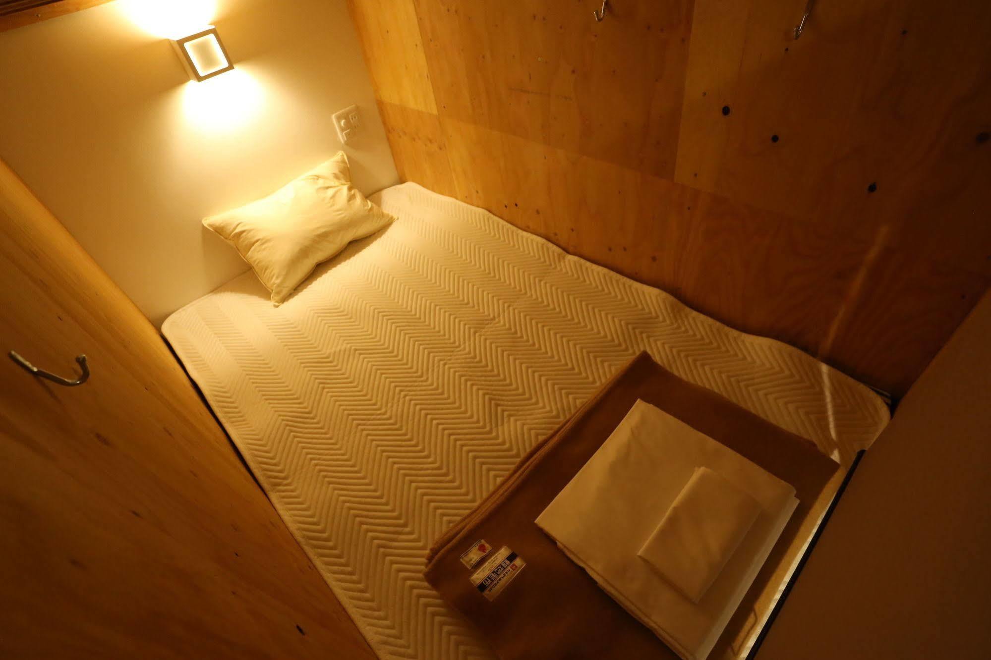 Fuku Hostel Nagomi Namba Ōsaka Extérieur photo